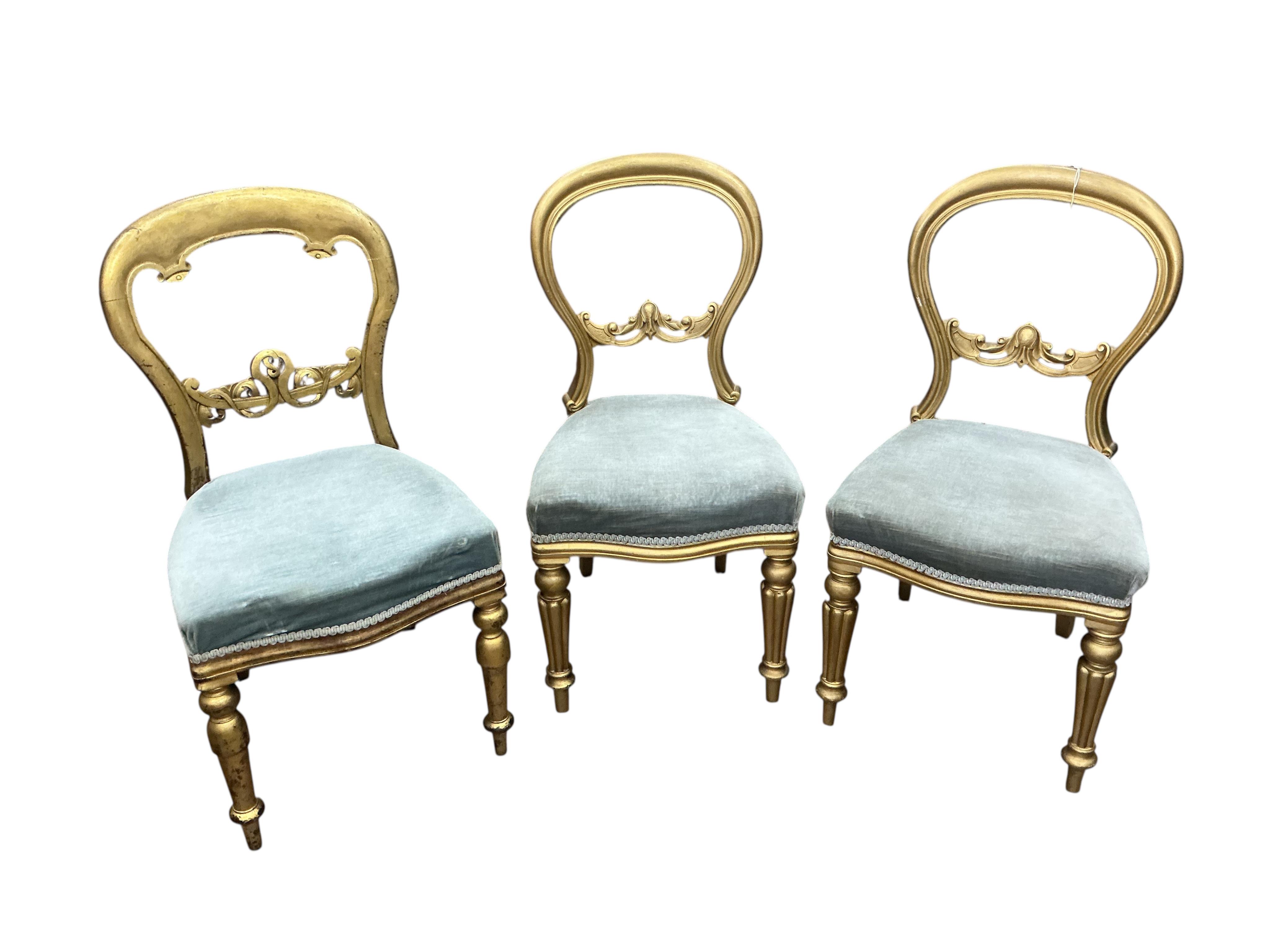 A William IV and later segmental mahogany veneer, parcel gilt circular tilt top breakfast table, diameter 120cm, height 72cm and a harlequin set of six later painted balloon back chairs